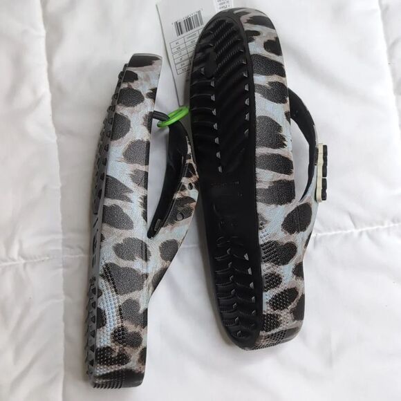 Crocs Women's size 5 Platform Thong Sandals Animal Print, NEW - Picture 4 of 8